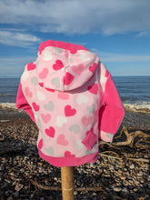 Load image into Gallery viewer, Kid&#39;s half front opening fleece with pink hearts
