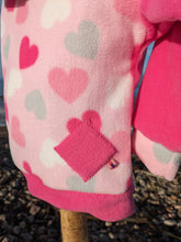 Load image into Gallery viewer, Kid&#39;s half front opening fleece with pink hearts
