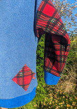 Load image into Gallery viewer, Kid&#39;s fleece hoodie with sheep
