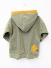 Load image into Gallery viewer, Kid&#39;s half front opening fleece in green/ mustard
