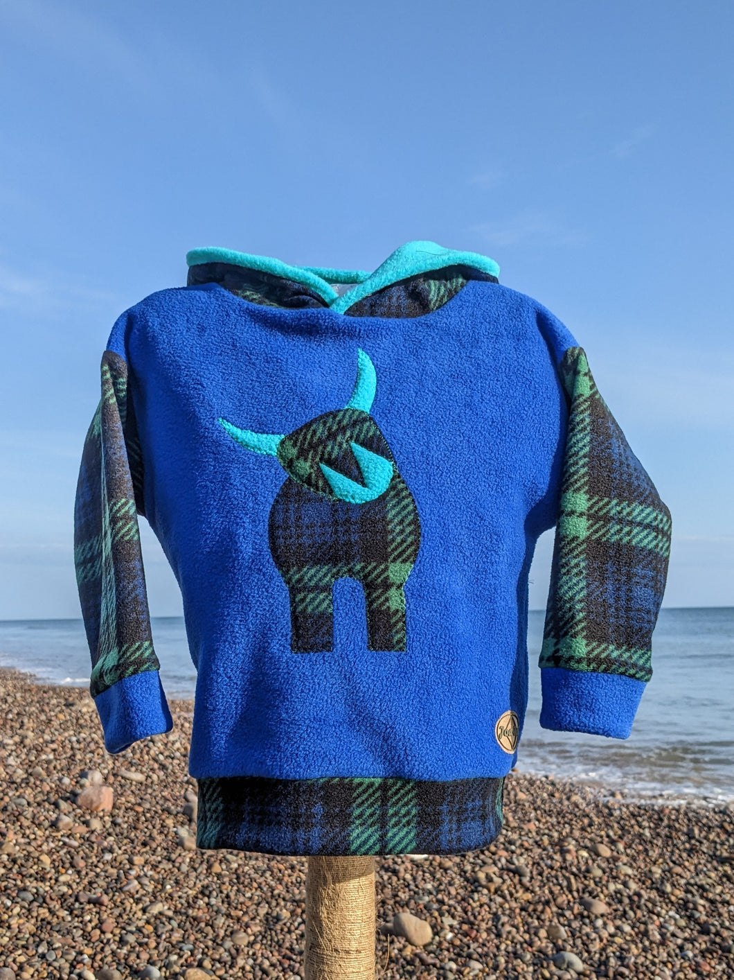 Kid's cobalt fleece hoodie with Highland cow