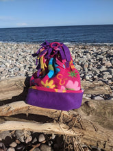 Load image into Gallery viewer, Bobble hat, pink flower
