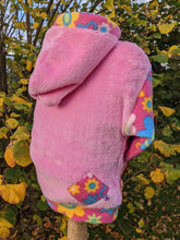 Load image into Gallery viewer, Kid&#39;s supersoft fleece hoodie with daisy pattern pocket.
