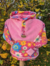 Load image into Gallery viewer, Kid&#39;s supersoft fleece hoodie with daisy pattern pocket.
