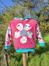 Load image into Gallery viewer, Pink fleece hoody with large daisy. 
